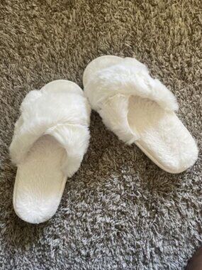 Women's Fuzzy Slippers Cross Band Memory Foam House Slippers Open Toe